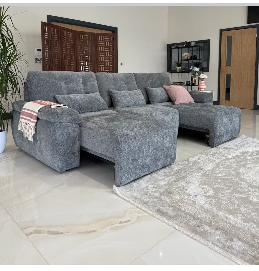 DALLAS Large electric sofa . Remote Controlled- turns into a 4 seater - u shape - L shape - sofabed - uk delivery